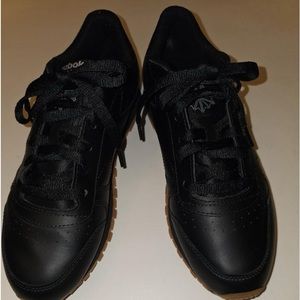 Black bubble gum sole Reebox classic, only worn ounce, excellent condition